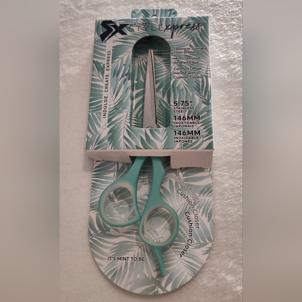 Cushion Closer Scissors with Green Handles